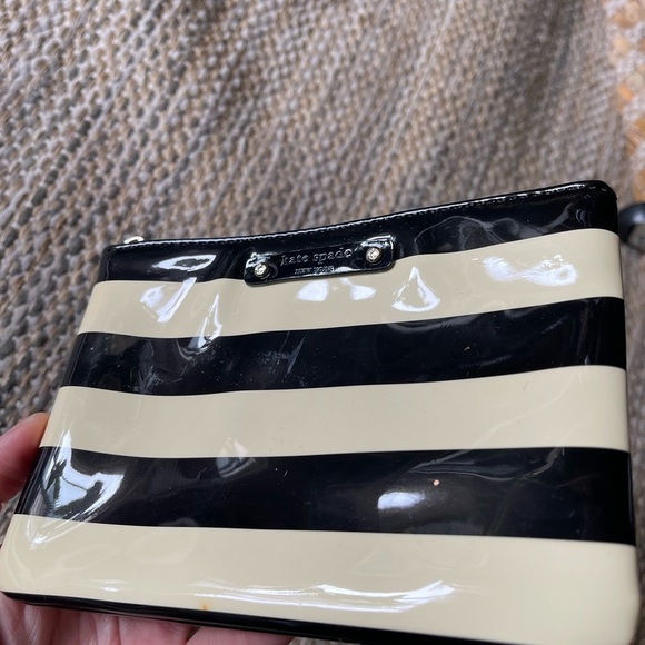 Kate spade black white striped zippered pouch small patent leather clutch bag - Picture 3 of 7